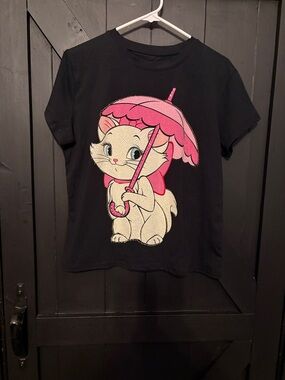Cute Cat Graphic Tee with Pink Umbrella